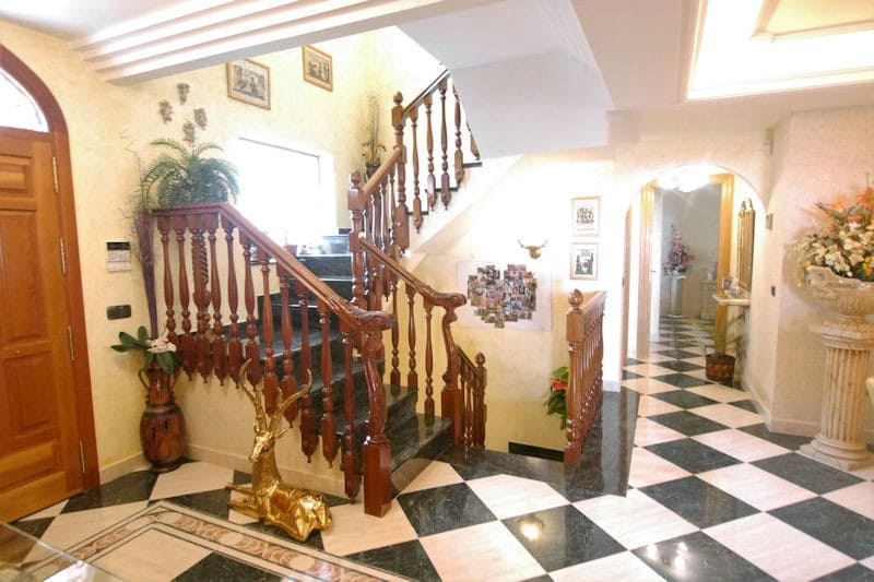 5 bedroom Villa for sale in La Cala de Mijas with pool garage - € 965,000 (Ref: 9480489)