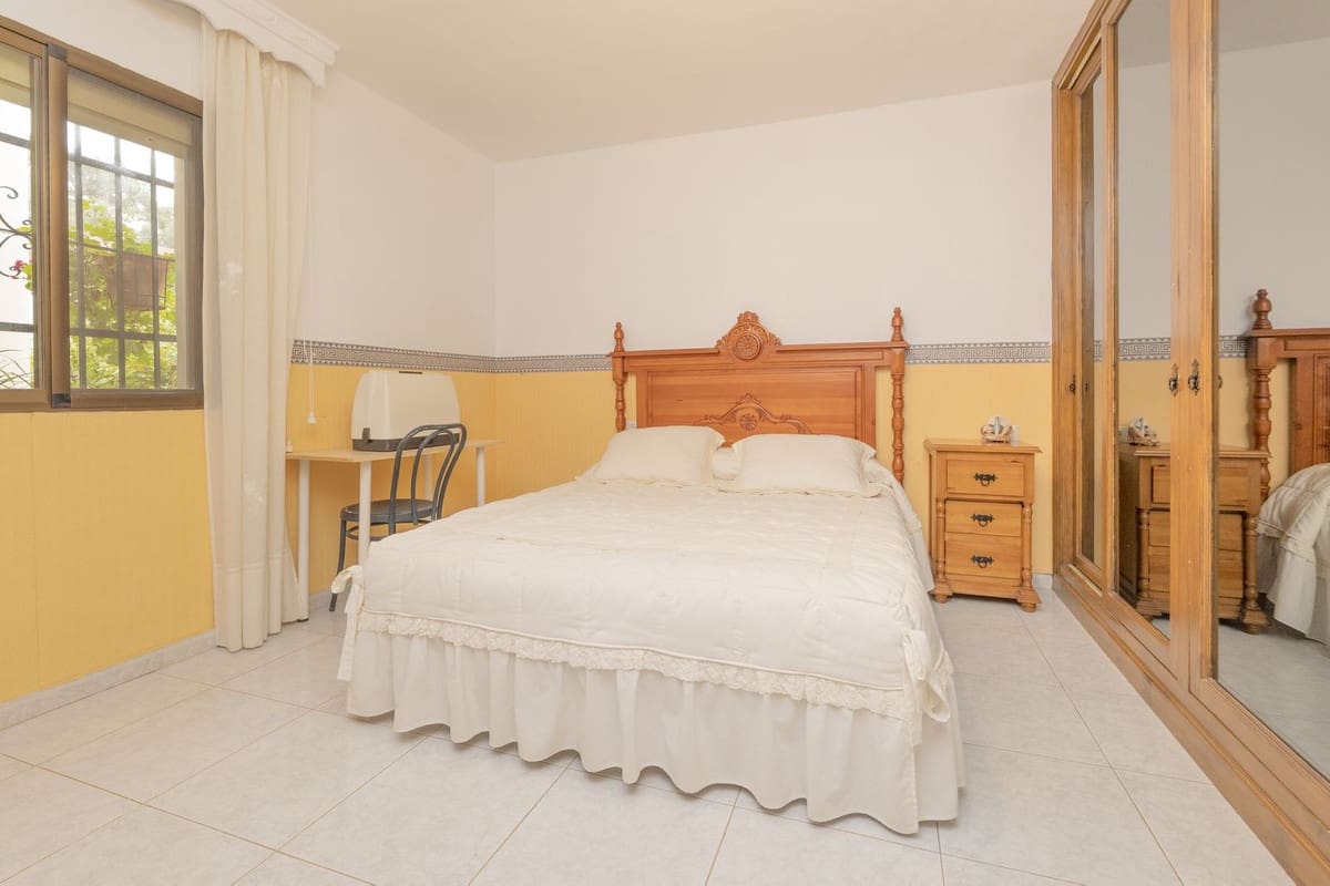 3 bedroom Villa for sale in Las Chapas with pool - € 970,000 (Ref: 9480492)