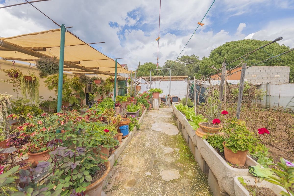 3 bedroom Villa for sale in Las Chapas with pool - € 970,000 (Ref: 9480492)