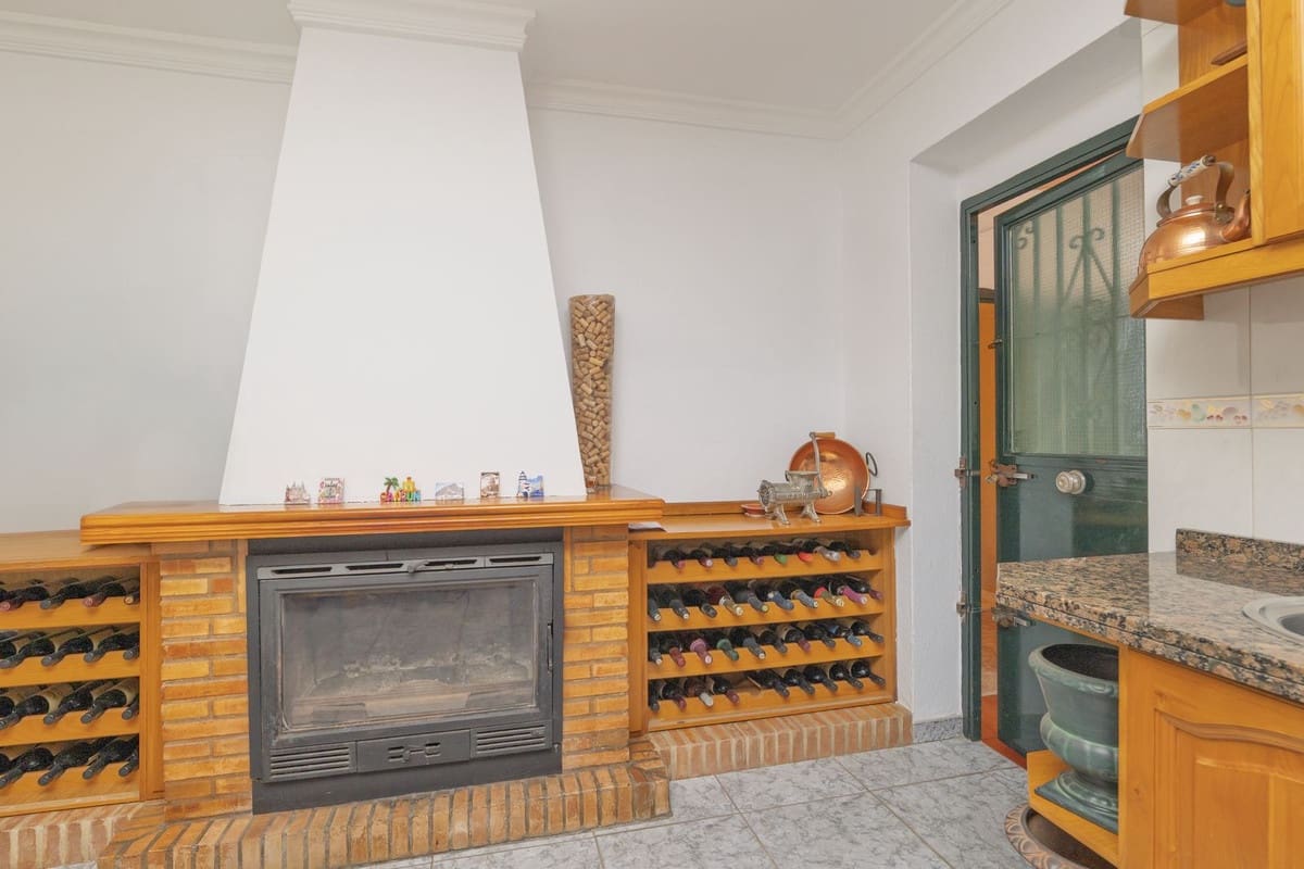 3 bedroom Villa for sale in Las Chapas with pool - € 970,000 (Ref: 9480492)