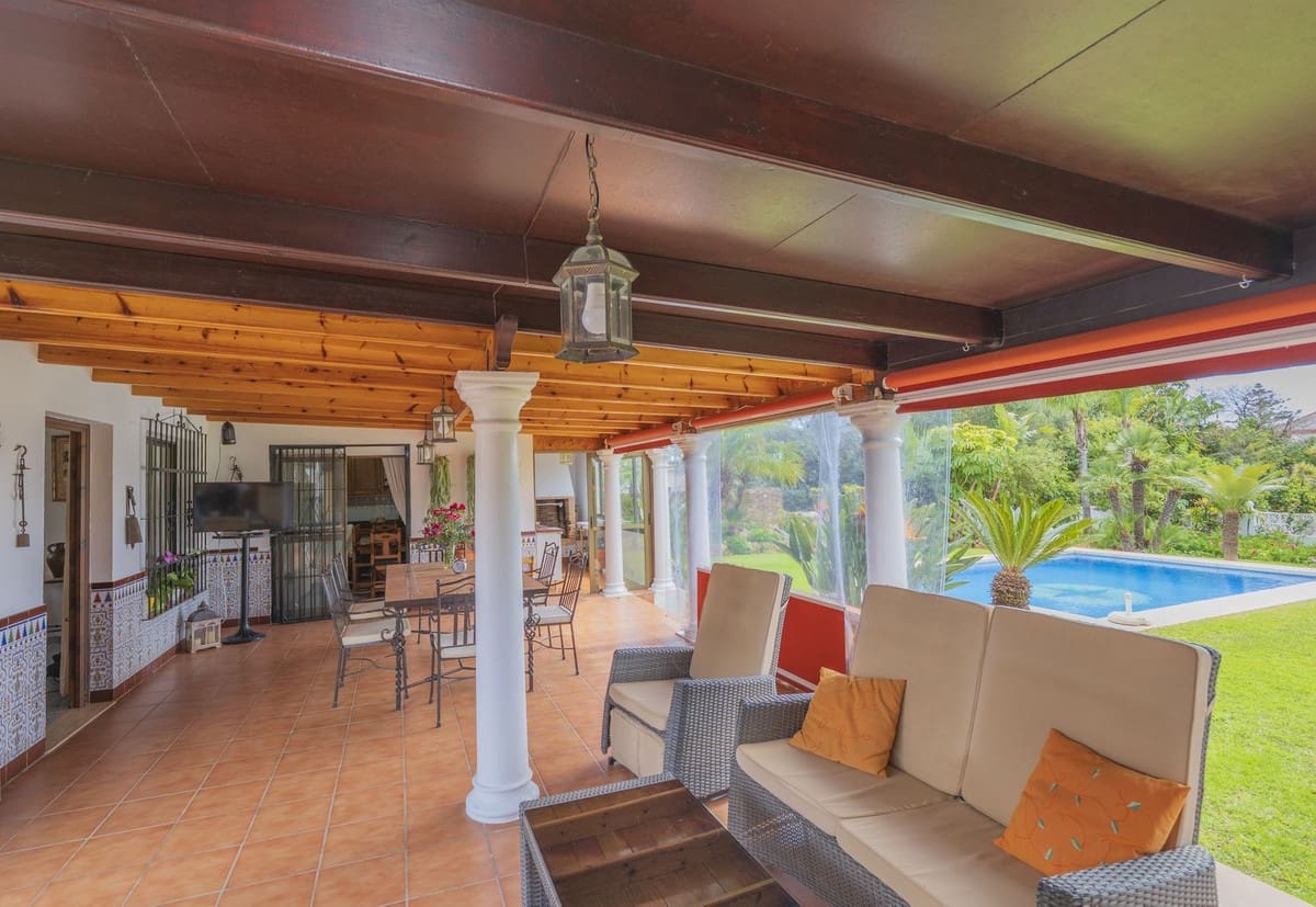 3 bedroom Villa for sale in Las Chapas with pool - € 970,000 (Ref: 9480492)