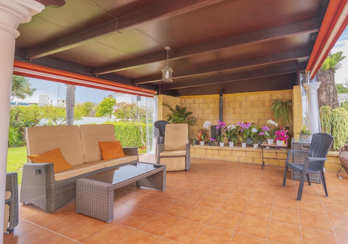 3 bedroom Villa for sale in Las Chapas with pool - € 970,000 (Ref: 9480492)
