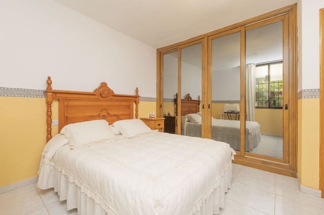 3 quarto Moradia para venda em Las Chapas, Marbella com piscina - 970 000 € (Ref: 9480492)