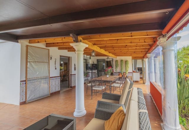 3 quarto Moradia para venda em Las Chapas, Marbella com piscina - 970 000 € (Ref: 9480492)