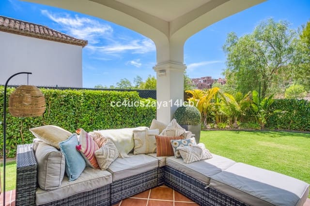 3 soveværelse Villa til salg i Centro, Estepona med swimmingpool - € 970.000 (Ref: 9480493)