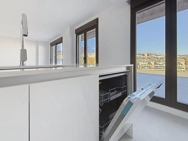 3 sypialnia Penthouse na sprzedaż w Centro, Estepona z basenem garażem - 975 000 € (Ref: 9480496)