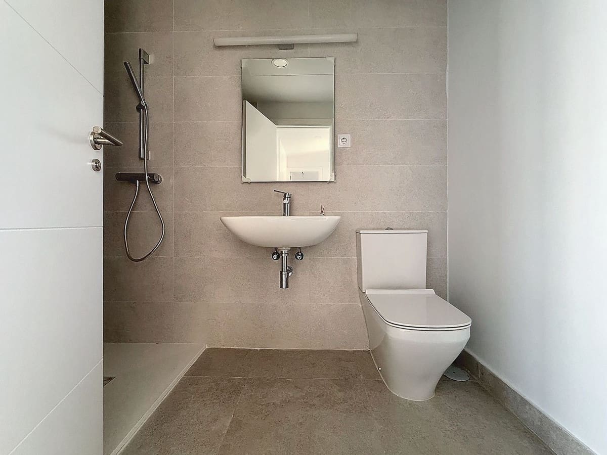 3 sypialnia Penthouse na sprzedaż w Estepona z basenem garażem - 975 000 € (Ref: 9480496)