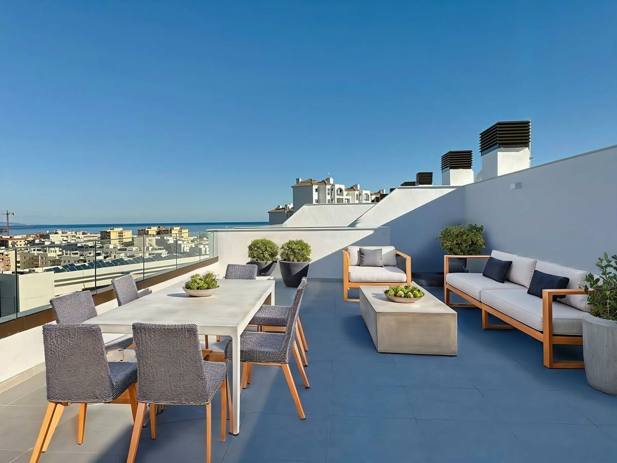 3 sypialnia Penthouse na sprzedaż w Estepona z basenem garażem - 975 000 € (Ref: 9480496)