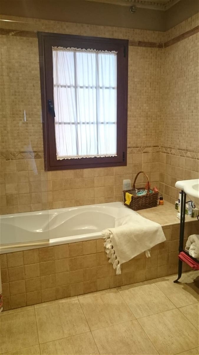 3 bedroom Villa for sale in Mijas Costa with pool garage - € 975,000 (Ref: 9480497)