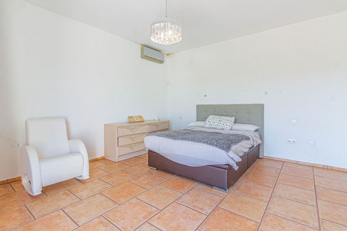 5 chambre Villa/Maison à vendre à Sotogrande avec piscine garage - 975 000 € (Ref: 9480500)