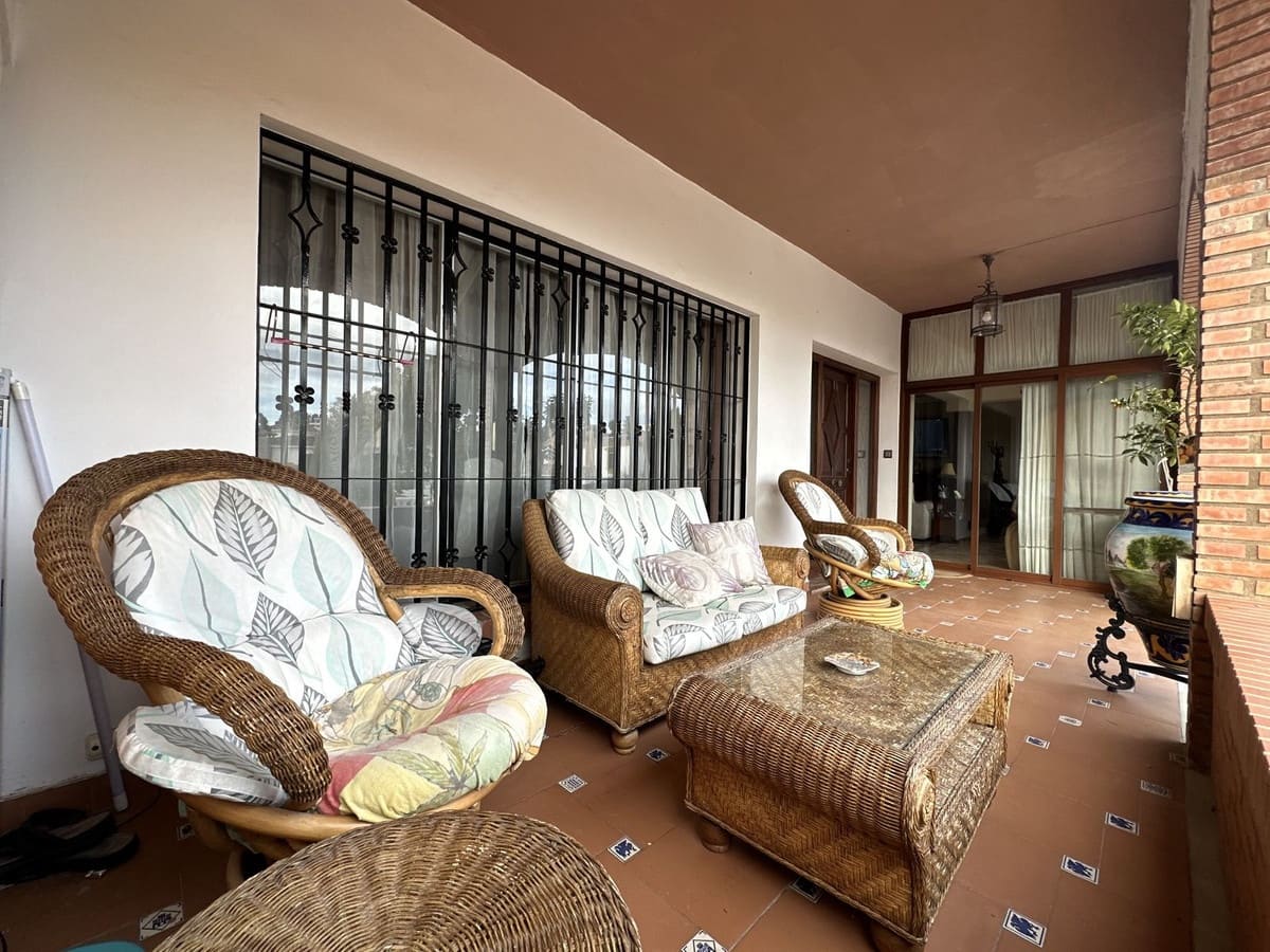 6 bedroom Villa for sale in Malaga city with pool garage - € 975,000 (Ref: 9480501)