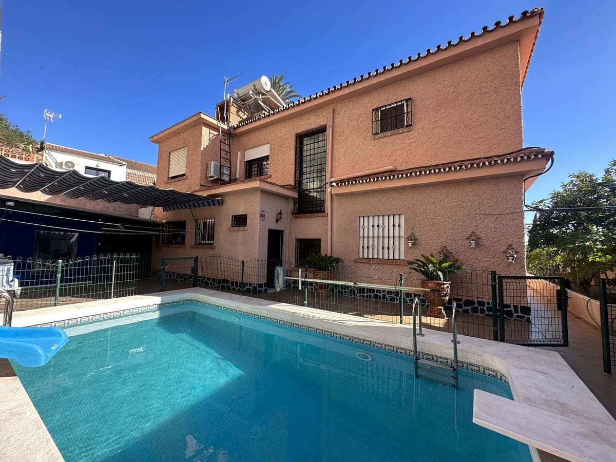 6 bedroom Villa for sale in Malaga city with pool garage - € 975,000 (Ref: 9480501)