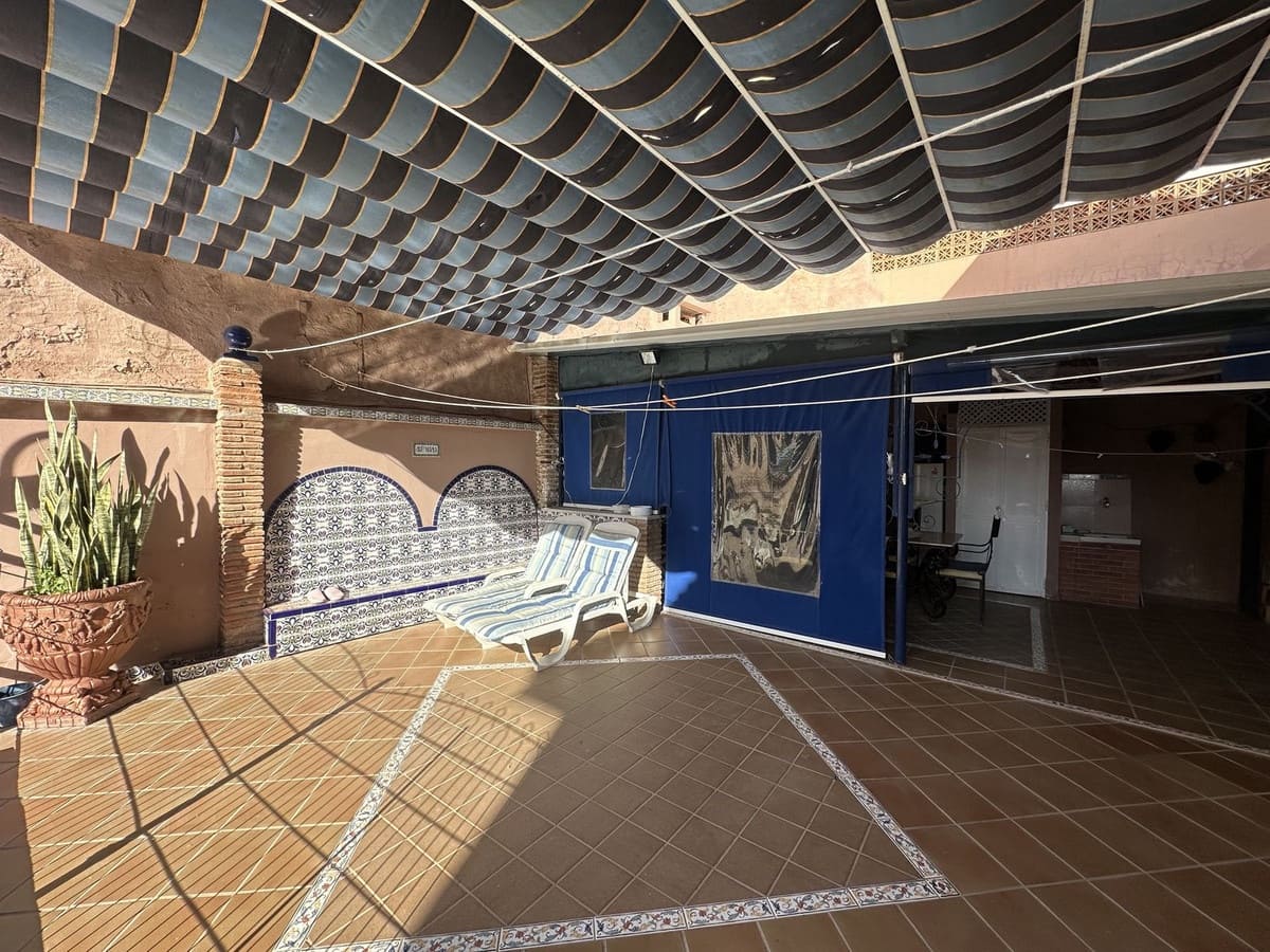 6 bedroom Villa for sale in Malaga city with pool garage - € 975,000 (Ref: 9480501)