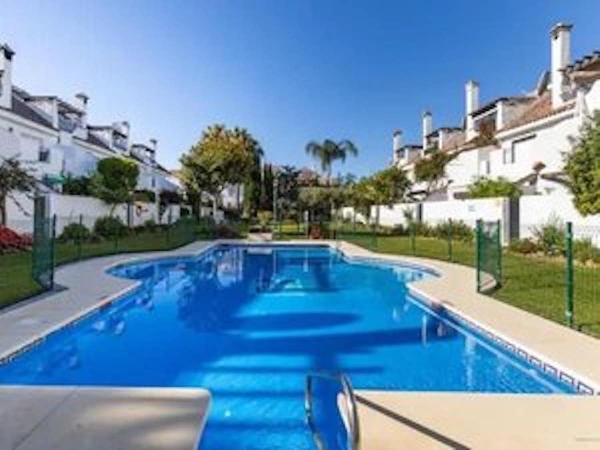 Casa de 5 habitaciones en Nueva Andalucia en venta con piscina - 980.000 € (Ref: 9480503)