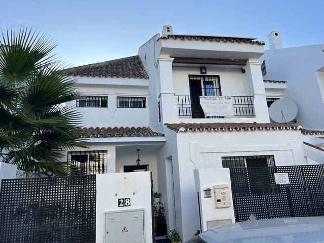 Casa de 5 habitaciones en La Dama de Noche - La Alzambra, Marbella en venta con piscina - 980.000 € (Ref: 9480503)