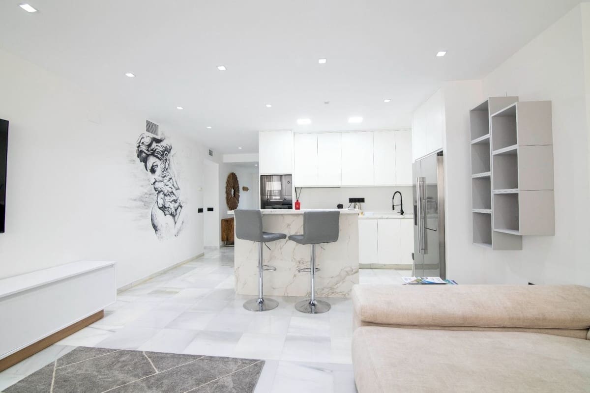 3 bedroom Apartment for sale in Puerto Banus with pool - € 990,000 (Ref: 9480507)