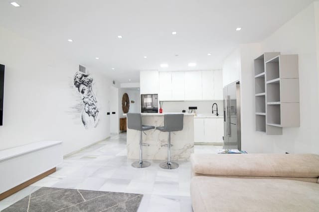 3 slaapkamer Appartement te koop in Puerto Banus, Marbella met zwembad - € 990.000 (Ref: 9480507)