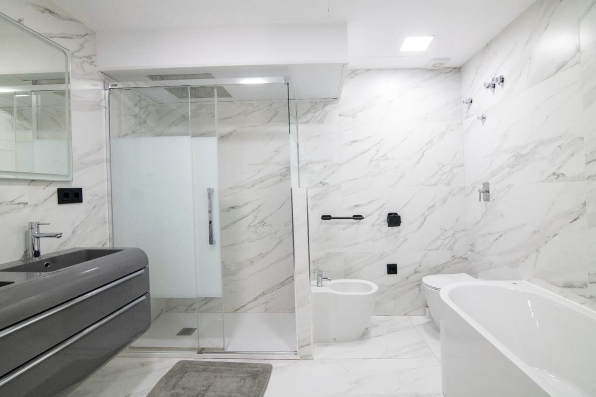 3 bedroom Apartment for sale in Puerto Banus with pool - € 990,000 (Ref: 9480507)