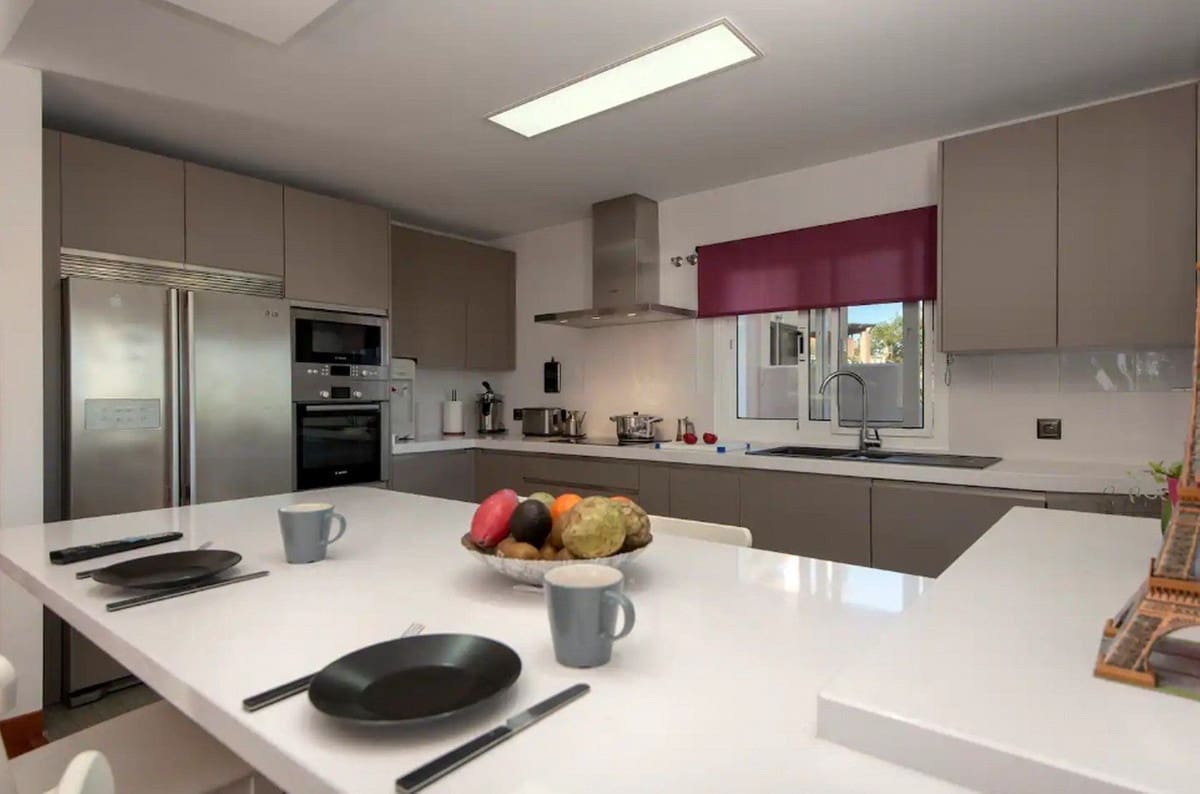 5 bedroom Villa for sale in Torremolinos with pool - € 990,000 (Ref: 9480511)