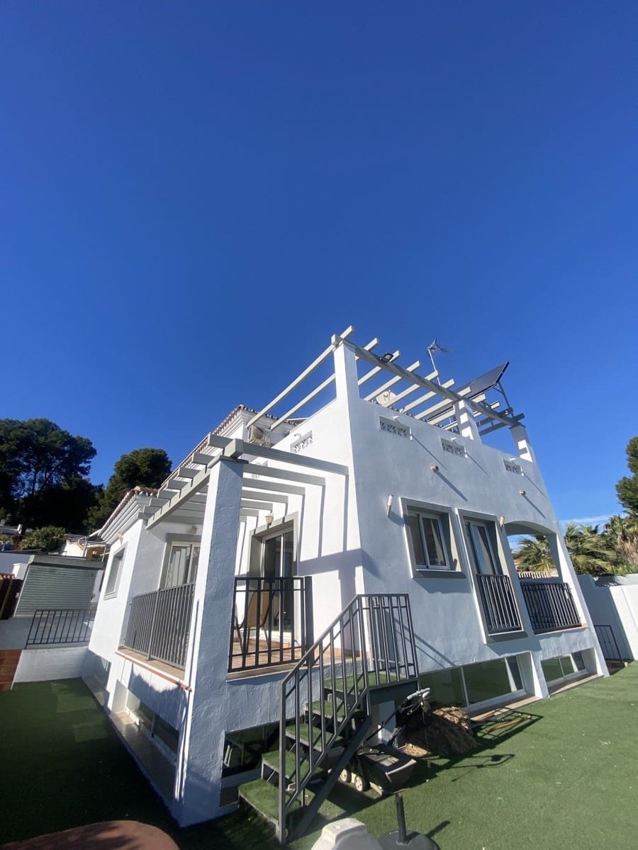 5 bedroom Villa for sale in Torremolinos with pool - € 990,000 (Ref: 9480511)