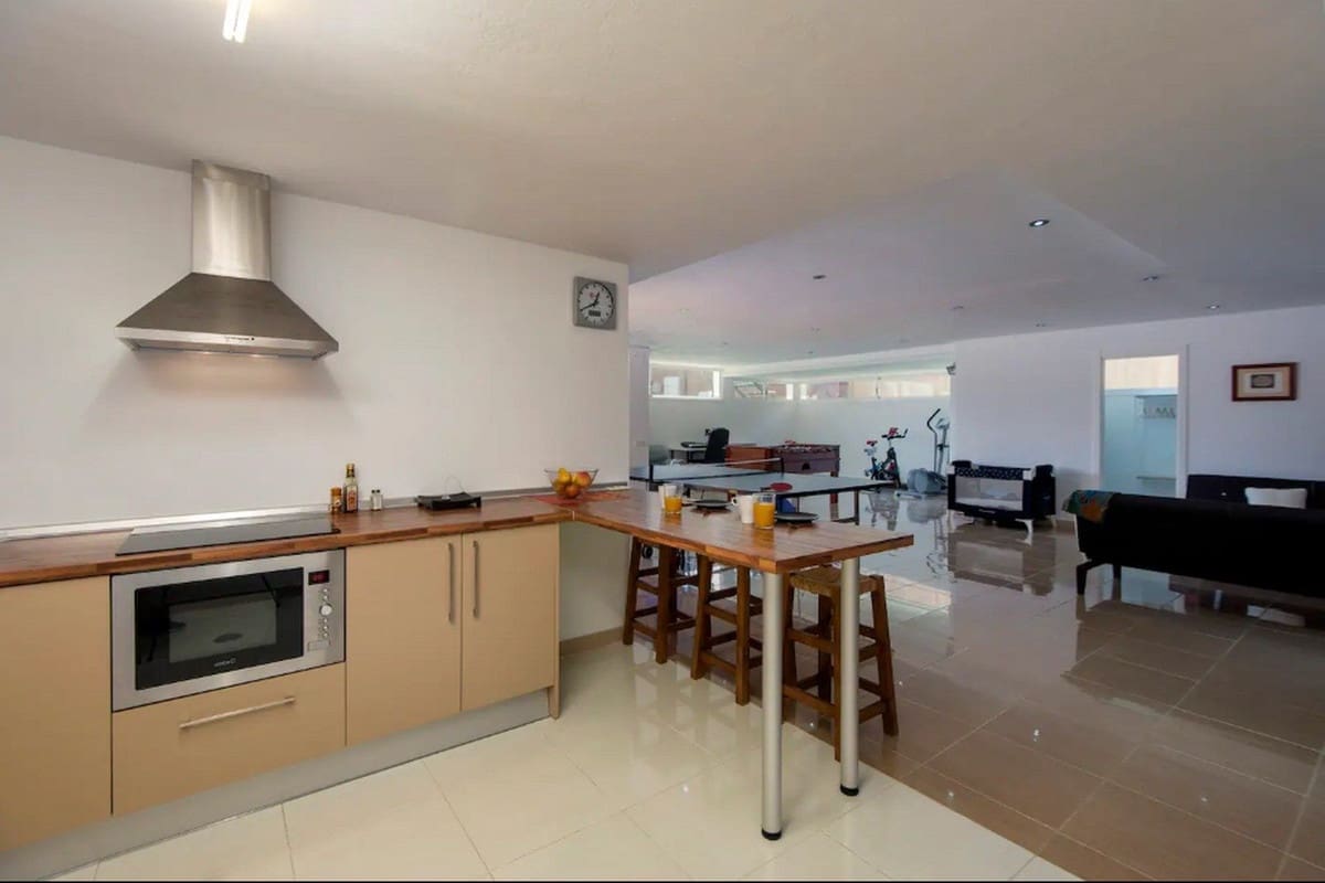 5 bedroom Villa for sale in Torremolinos with pool - € 990,000 (Ref: 9480511)