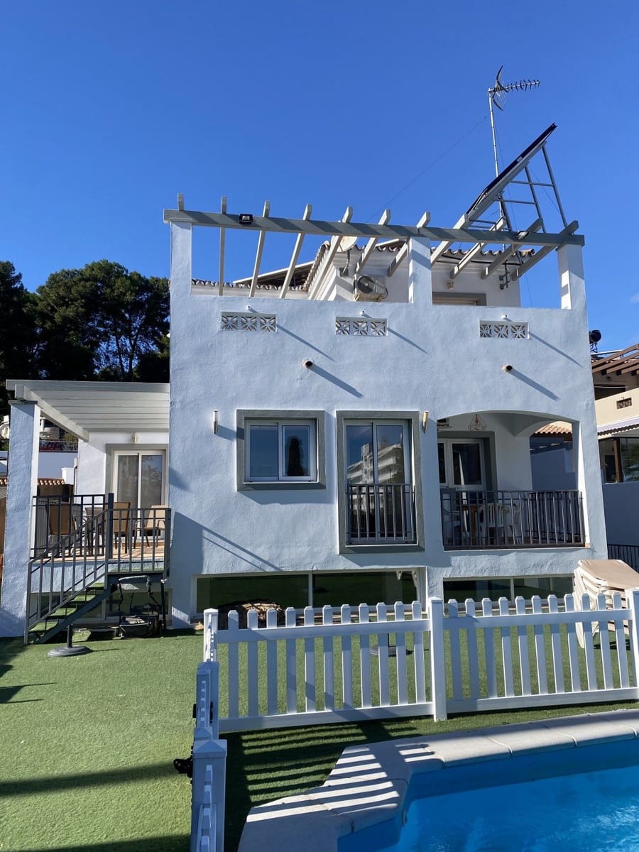 5 bedroom Villa for sale in Torremolinos with pool - € 990,000 (Ref: 9480511)