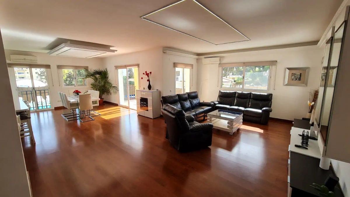 5 bedroom Villa for sale in Torremolinos with pool - € 990,000 (Ref: 9480511)