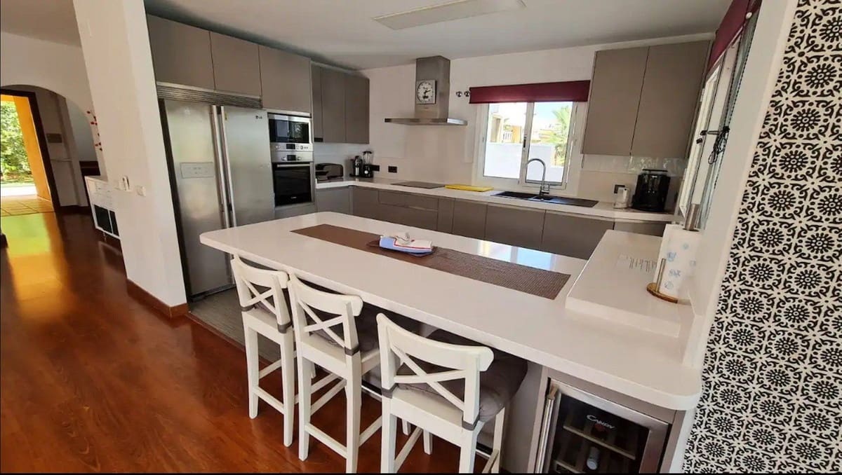 5 bedroom Villa for sale in Torremolinos with pool - € 990,000 (Ref: 9480511)