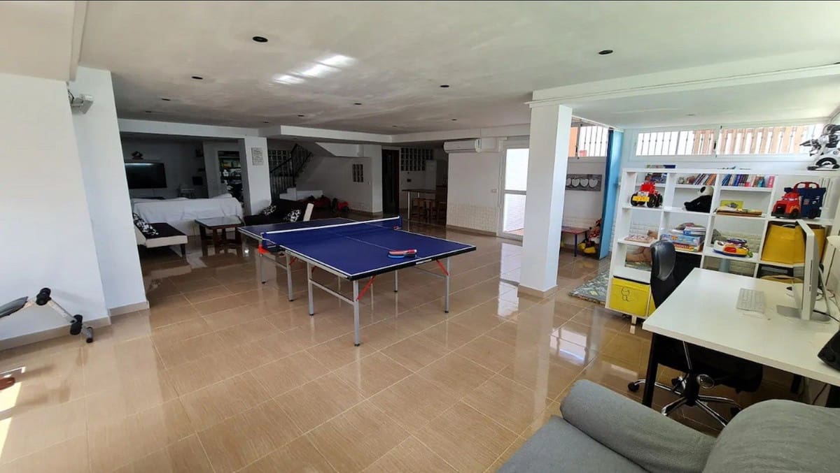 5 bedroom Villa for sale in Torremolinos with pool - € 990,000 (Ref: 9480511)