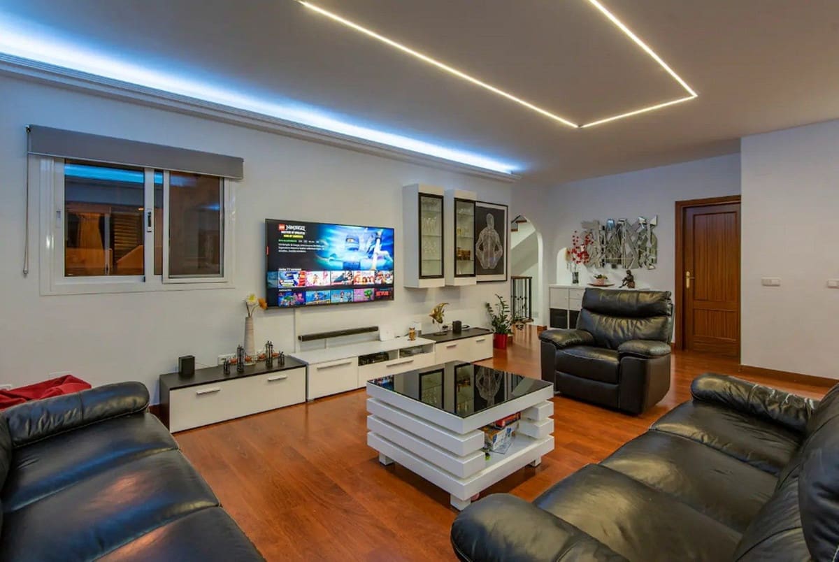 5 bedroom Villa for sale in Torremolinos with pool - € 990,000 (Ref: 9480511)