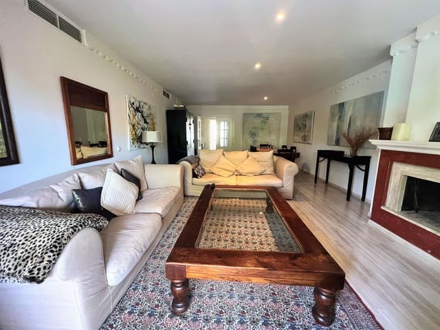 Apartamento de 3 habitaciones en Guadalmina Baja, Marbella en venta con piscina - 995.000 € (Ref: 9480515)