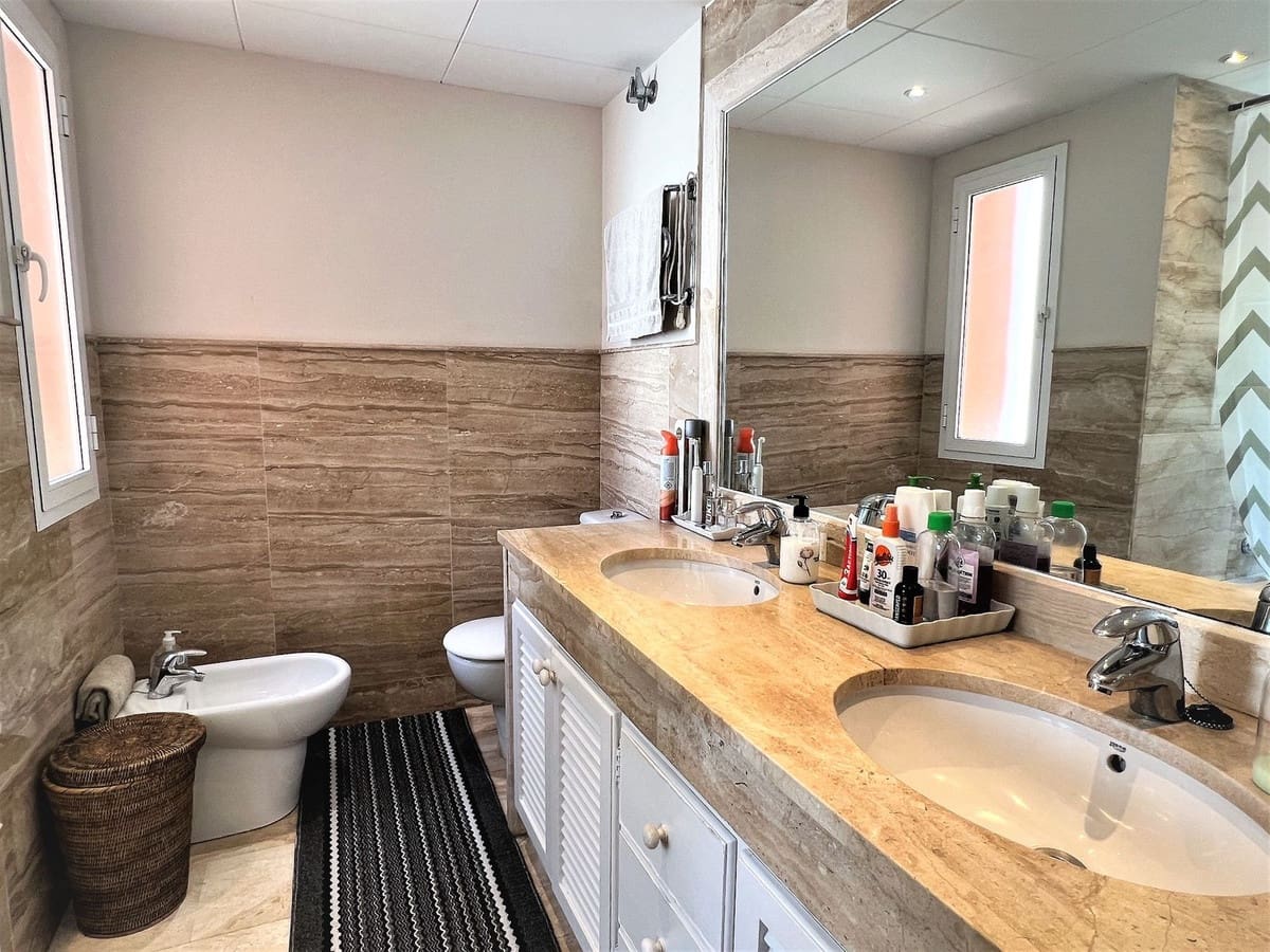 Apartamento de 3 habitaciones en Guadalmina en venta con piscina - 995.000 € (Ref: 9480515)