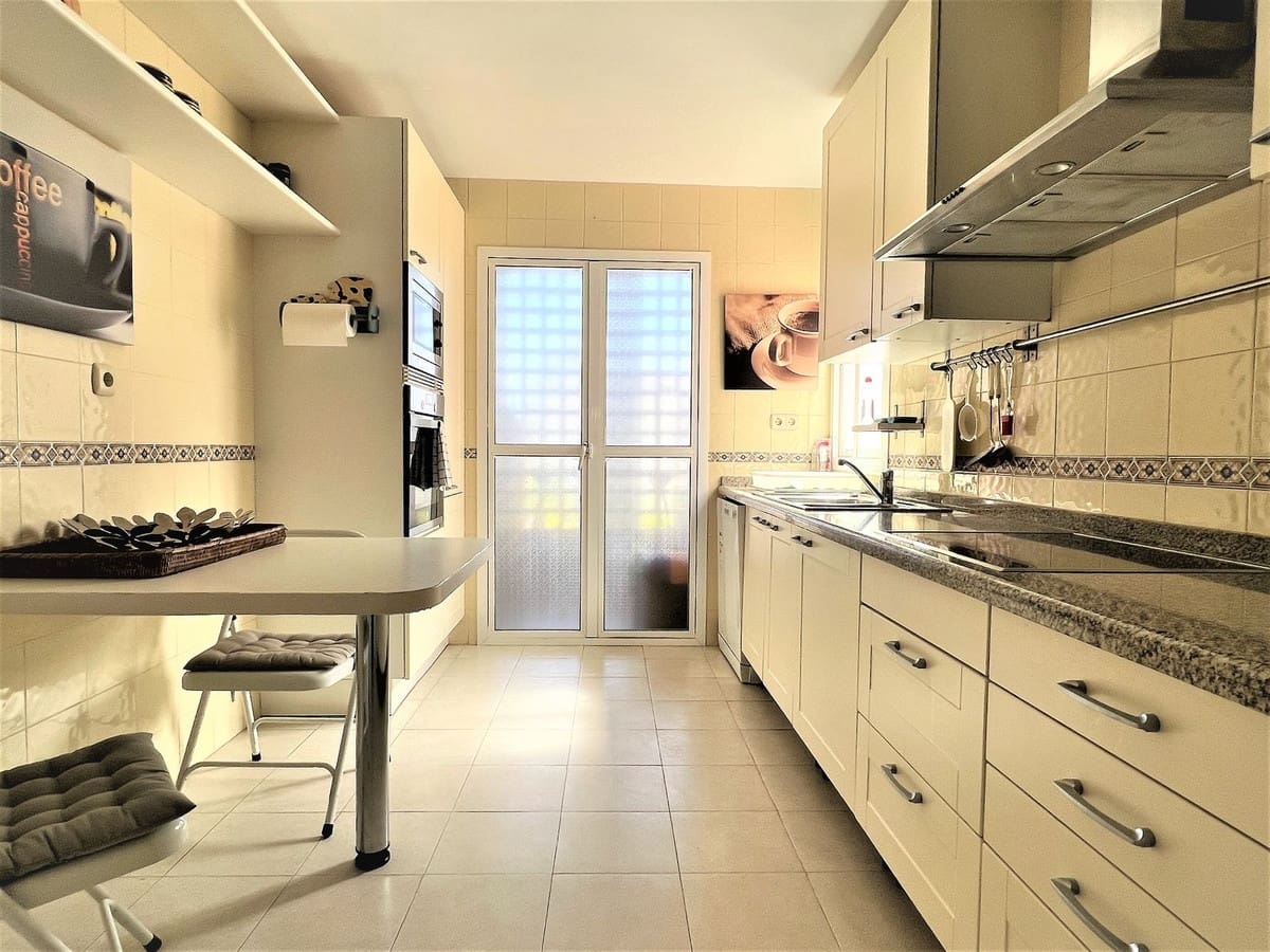 Apartamento de 3 habitaciones en Guadalmina en venta con piscina - 995.000 € (Ref: 9480515)