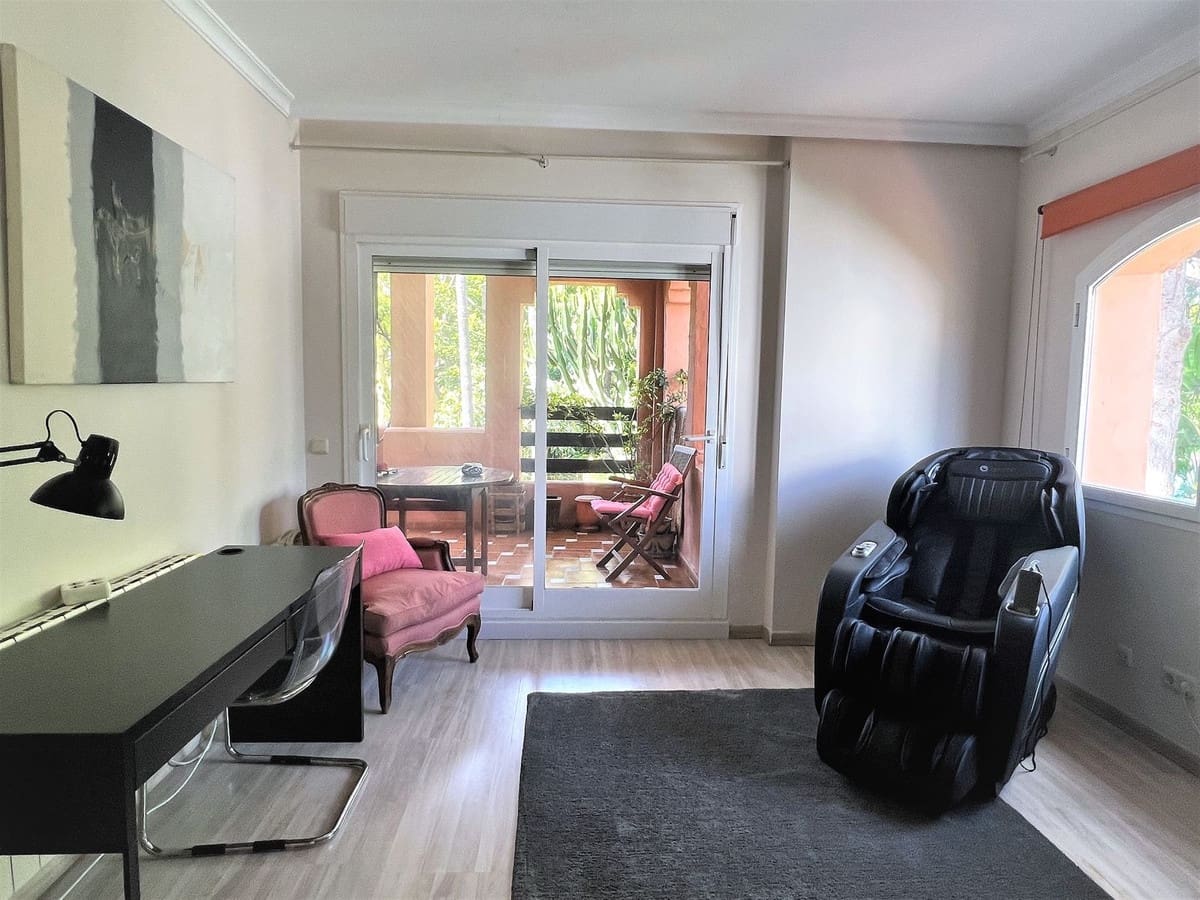 Apartamento de 3 habitaciones en Guadalmina en venta con piscina - 995.000 € (Ref: 9480515)