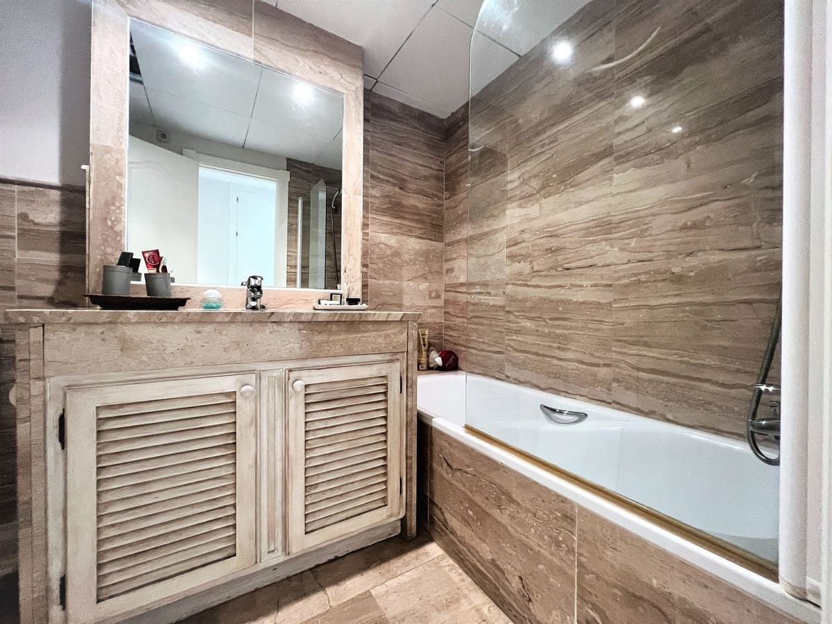 Apartamento de 3 habitaciones en Guadalmina en venta con piscina - 995.000 € (Ref: 9480515)