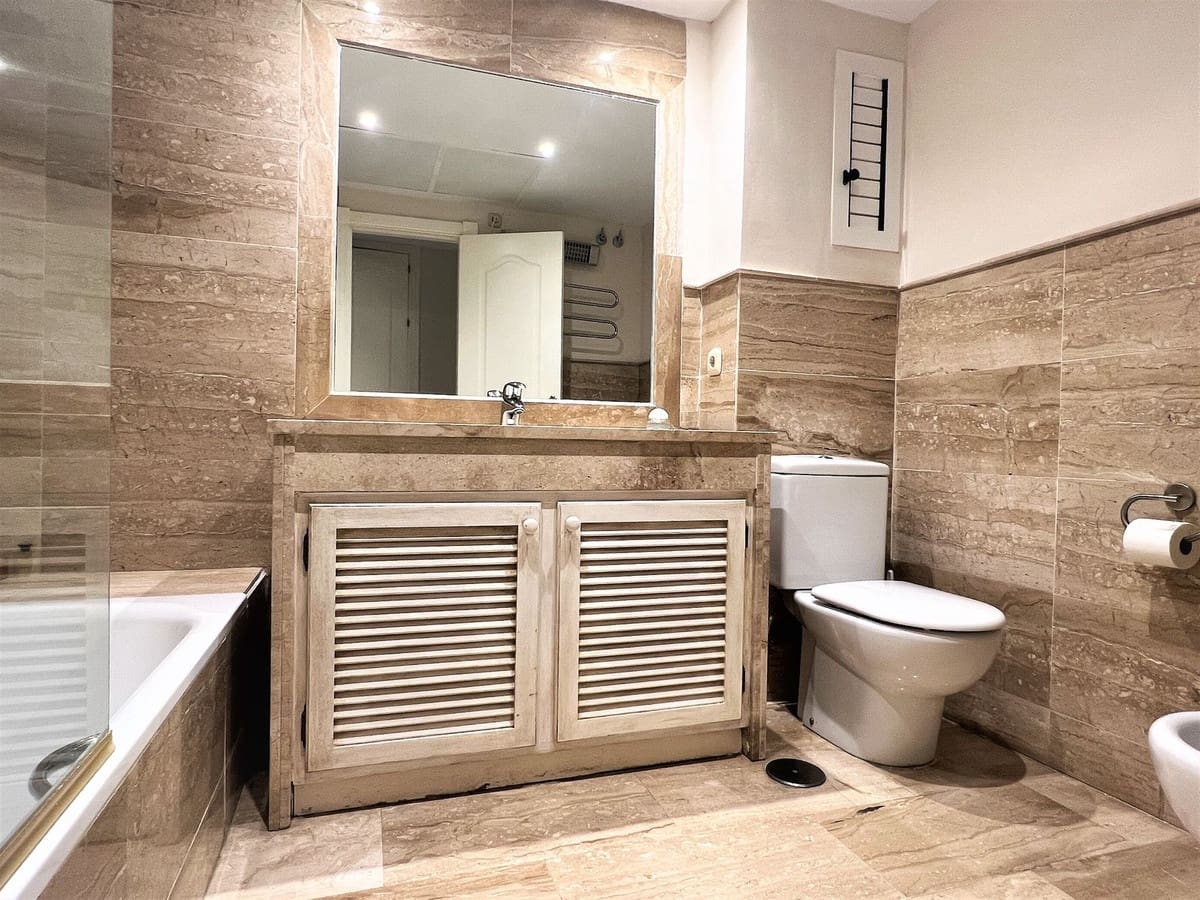 Apartamento de 3 habitaciones en Guadalmina en venta con piscina - 995.000 € (Ref: 9480515)