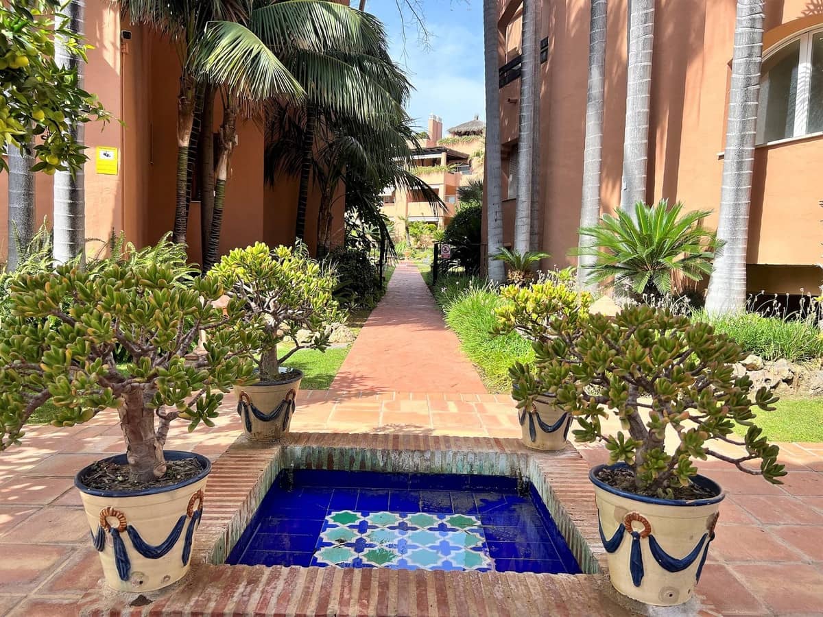 Apartamento de 3 habitaciones en Guadalmina en venta con piscina - 995.000 € (Ref: 9480515)