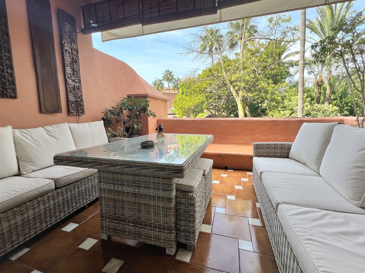 Apartamento de 3 habitaciones en Guadalmina en venta con piscina - 995.000 € (Ref: 9480515)