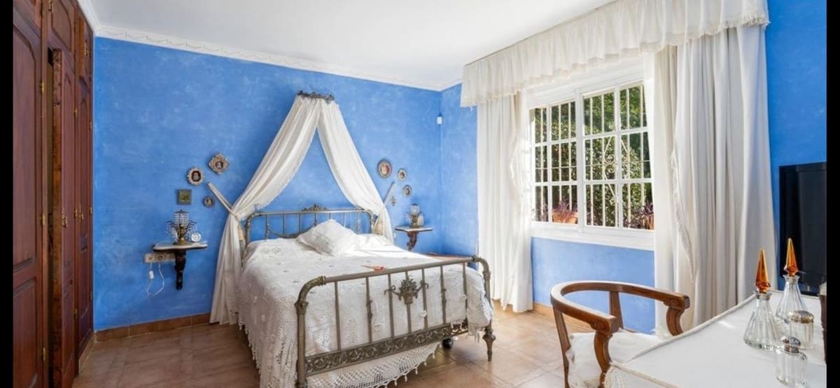 3 bedroom Villa for sale in El Rosario with pool garage - € 995,000 (Ref: 9480516)