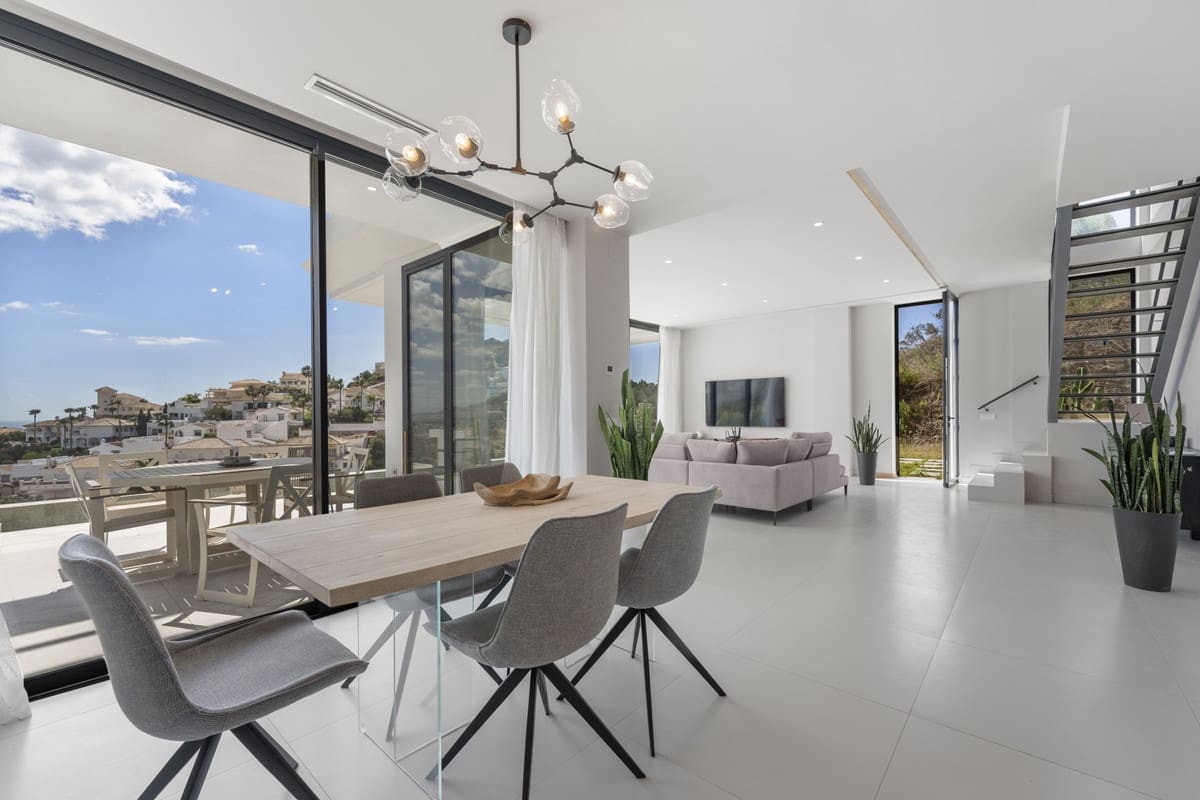 3 bedroom Villa for sale in Mijas Costa with pool garage - € 995,000 (Ref: 9480518)