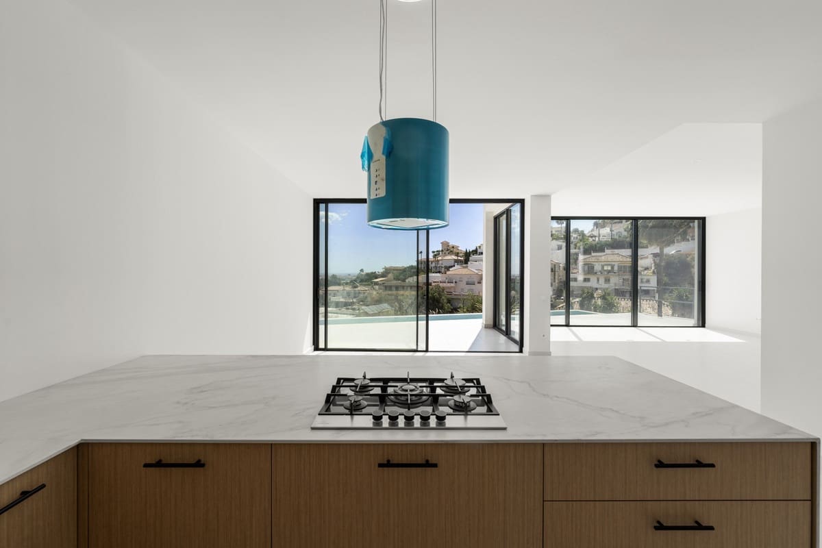 3 bedroom Villa for sale in Mijas Costa with pool garage - € 995,000 (Ref: 9480518)