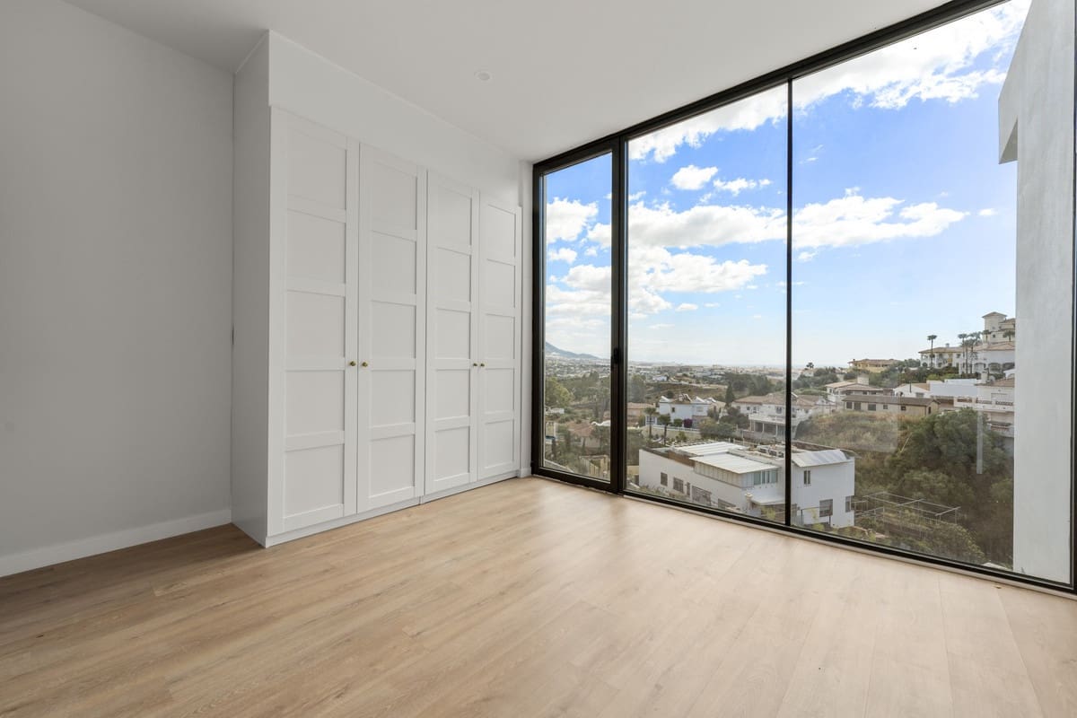 3 bedroom Villa for sale in Mijas Costa with pool garage - € 995,000 (Ref: 9480518)