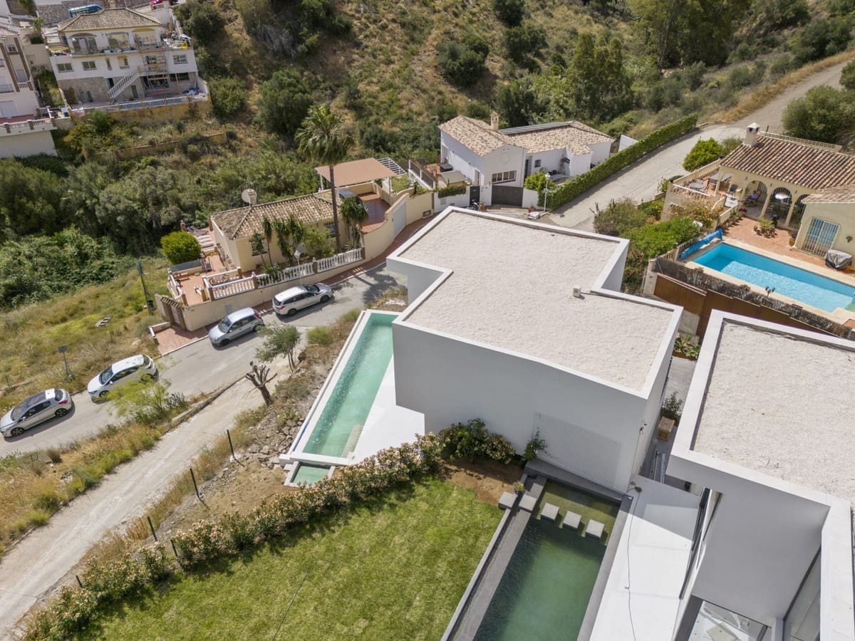 3 bedroom Villa for sale in Mijas Costa with pool garage - € 995,000 (Ref: 9480518)