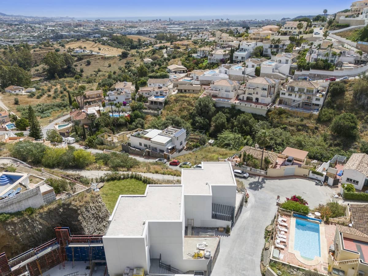 3 bedroom Villa for sale in Mijas Costa with pool garage - € 995,000 (Ref: 9480518)