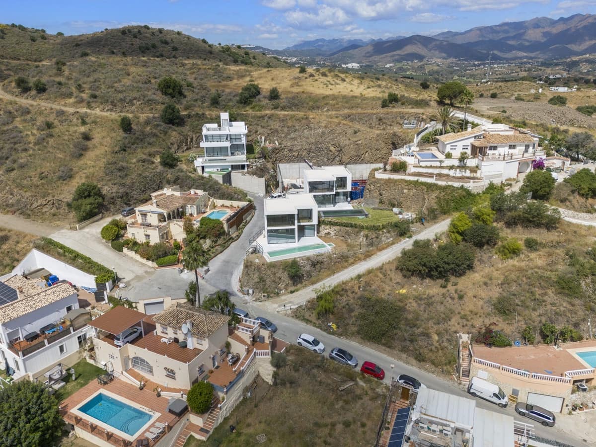 3 bedroom Villa for sale in Mijas Costa with pool garage - € 995,000 (Ref: 9480518)