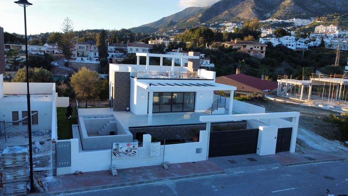 4 bedroom Villa for sale in Mijas with pool - € 1,045,000 (Ref: 9480520)