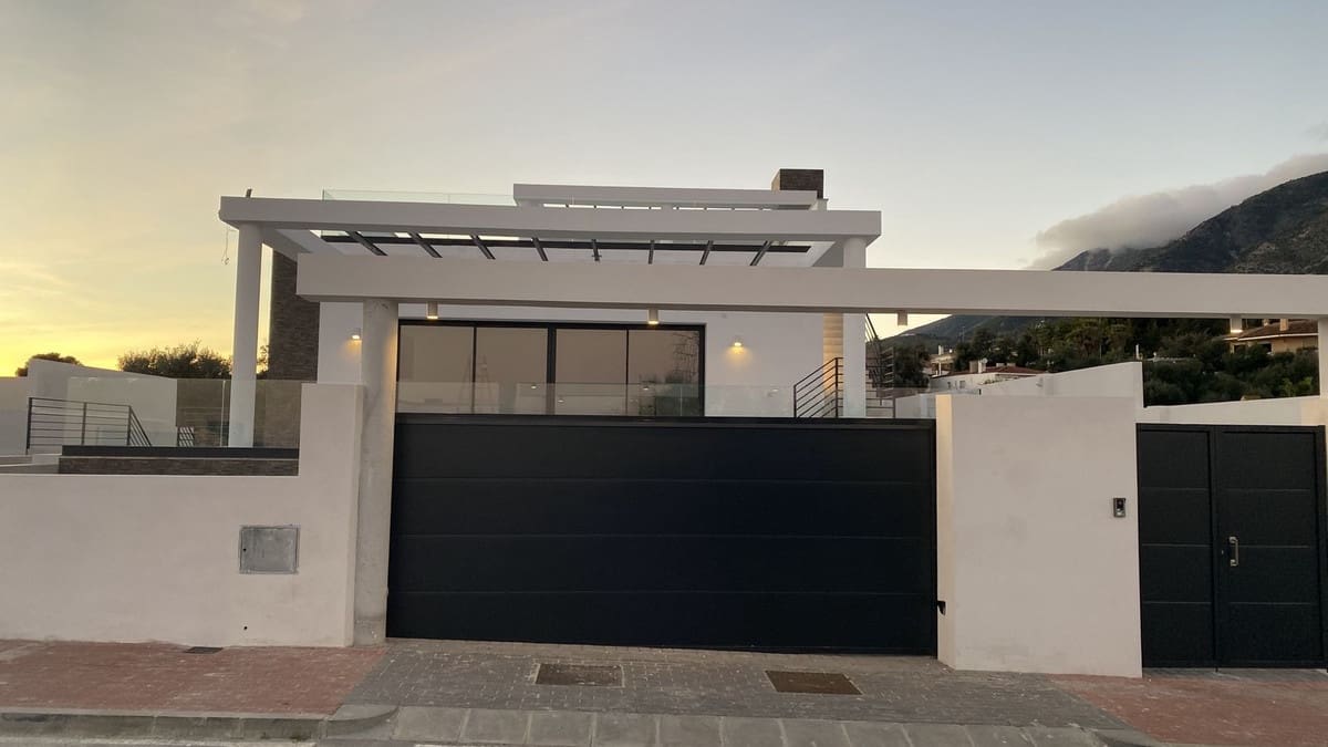 4 sypialnia Willa na sprzedaż w Mijas z basenem - 1 040 000 € (Ref: 9480520)