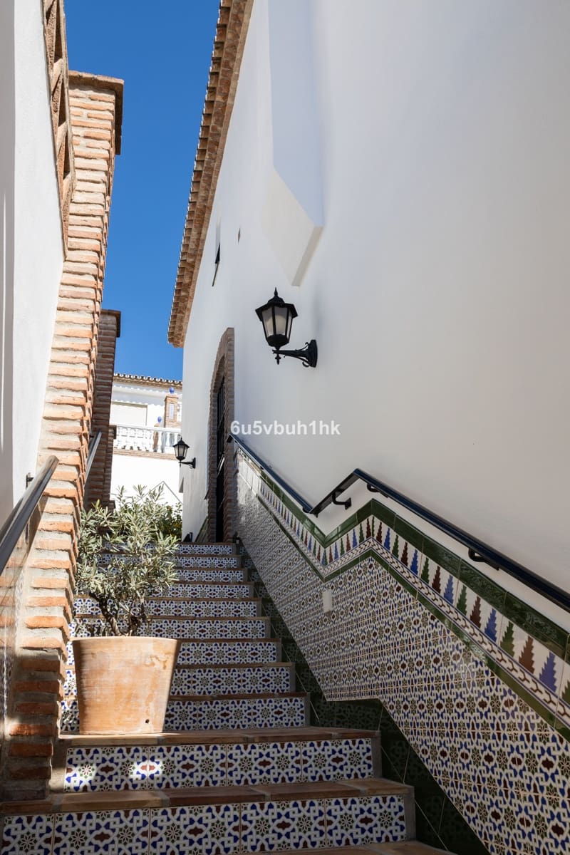 4 soveværelse Villa til salg i Mijas med garage - € 995.000 (Ref: 9480521)