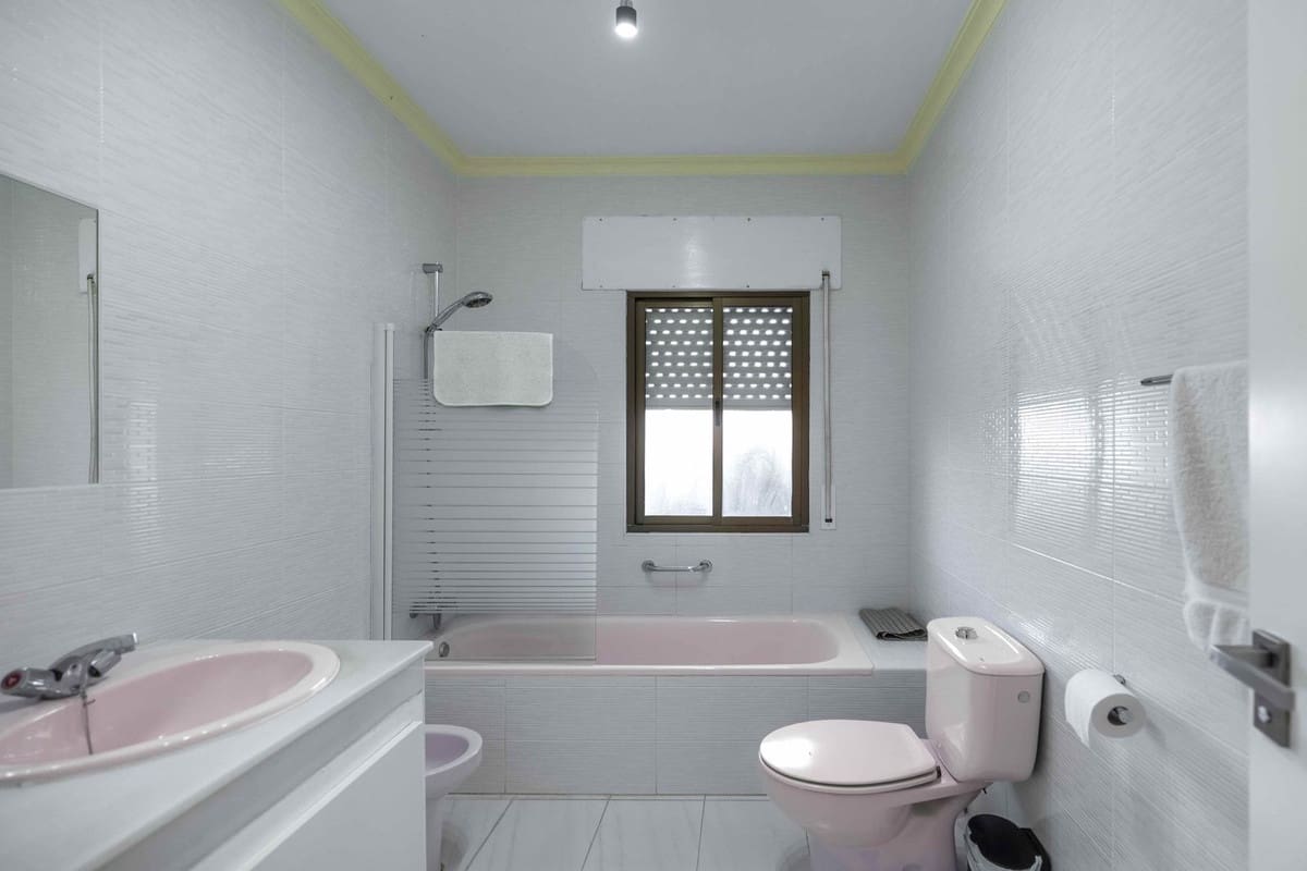 Chalet de 5 habitaciones en Estepona en venta con piscina garaje - 995.000 € (Ref: 9480522)