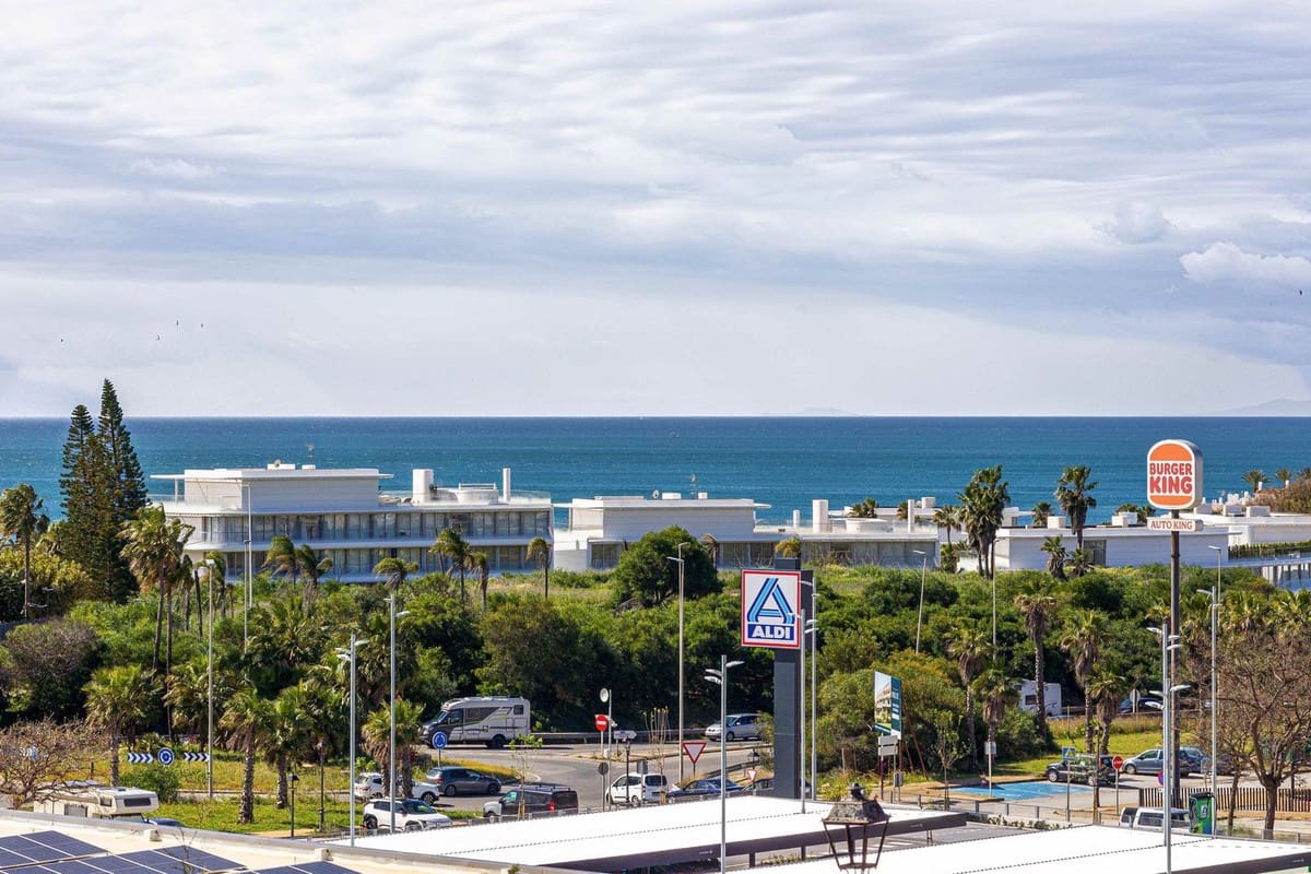 Chalet de 5 habitaciones en Estepona en venta con piscina garaje - 995.000 € (Ref: 9480522)